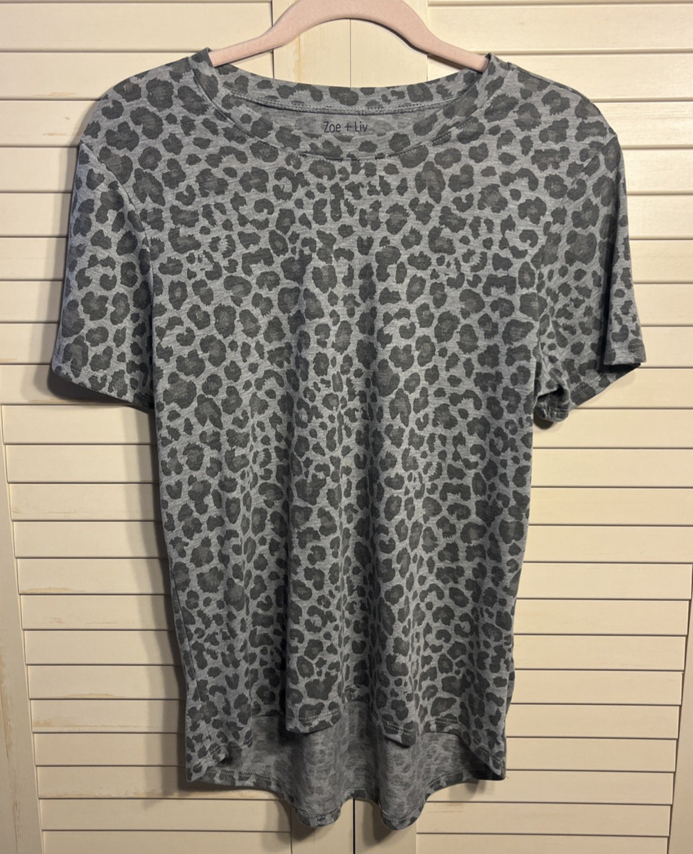 Zoe + Liv T-Shirt Top Short Sleeve Leopard Print Gray Black Women’s Size Medium